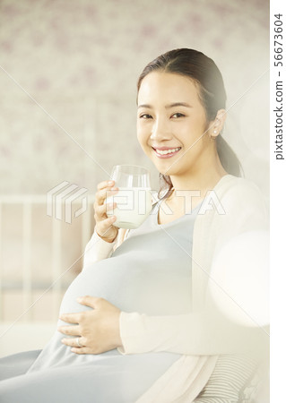 Female pregnancy 56673604