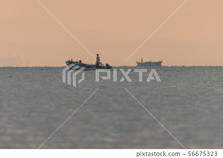 真嗣湖的早晨風景 真嗣湖的早晨風景 56675323