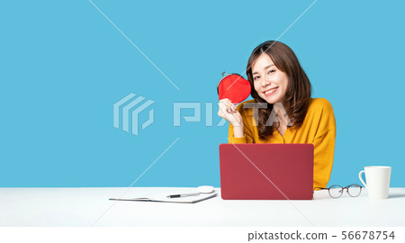 一個女人帶著錢包 一個女人帶著錢包 56678754