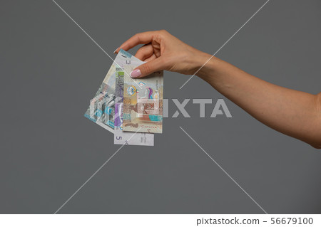 Kuwaiti dinar banknote set in woman hand. 56679100