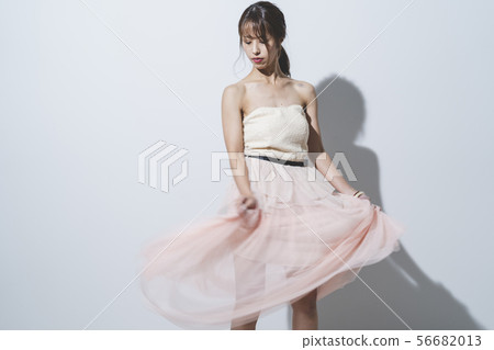 穿著女裝 56682013