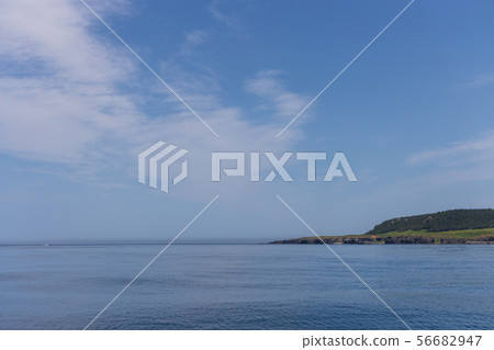 從遊船(北海道)看夏天的知床半島 從遊船(北海道)看夏天的知床半島 56682947