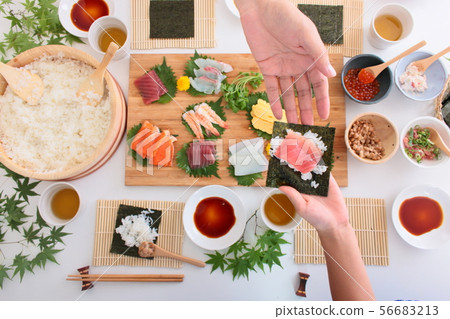 Hand rolled sushi 56683213