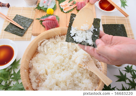 Hand rolled sushi 56683220