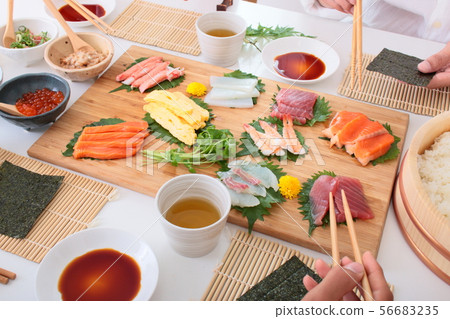 Hand rolled sushi Hand rolled sushi 56683235