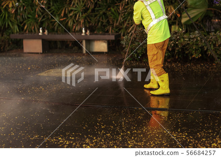 Road cleaning foreign workers 56684257