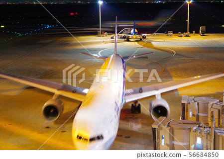 羽田機場2號航站樓的夜景 羽田機場2號航站樓的夜景 56684850