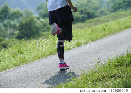 跑步的女人 跑步的女人 56686949