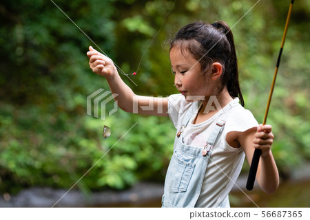 Girl who caught fish Girl who caught fish 56687365