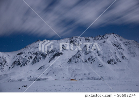 由月光照亮的立山山脈 56692274