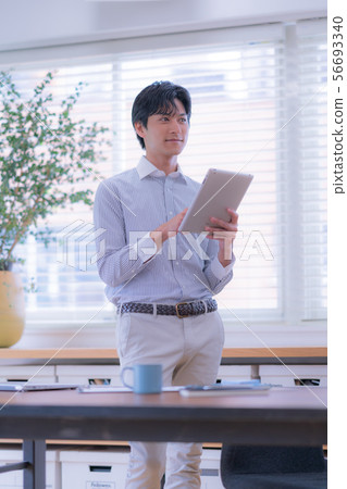 商人白天人室內室內工作偶然1個人1個人1個人 56693340