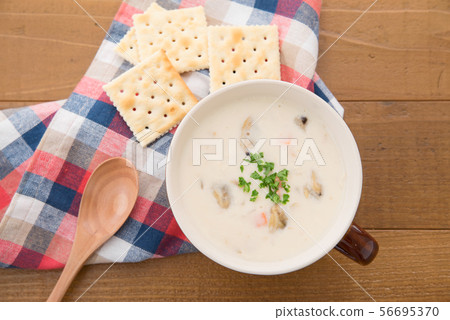Clam chowder 56695370