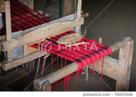 Antique wooden weaving machine. 56695686