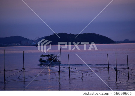 清晨釣魚 清晨釣魚 56699665