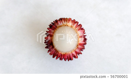 Top view of single peeled pulasan fruit. 56700001