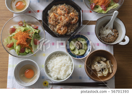 健康的餐桌 健康的餐桌 56701393