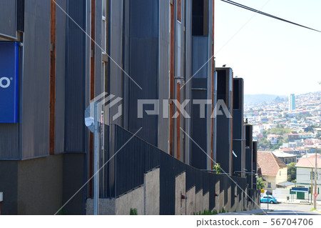 House on the slopes of Valparaiso (Chile) 56704706