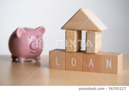建房子和豬錢箱 56705227