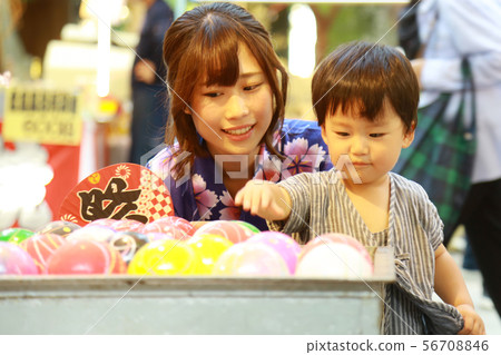 Parent and child playing at the stall 56708846