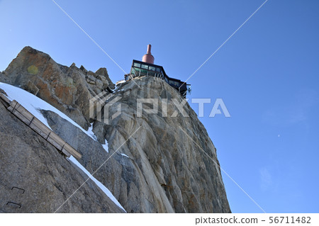 From the crossing corridor that connects Aiguille du Midi summit station and Chuo-mine 56711482