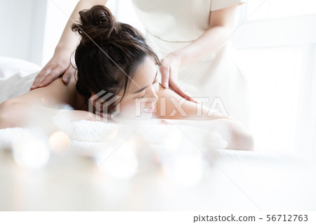 Young women beauty salon Young women beauty salon 56712763