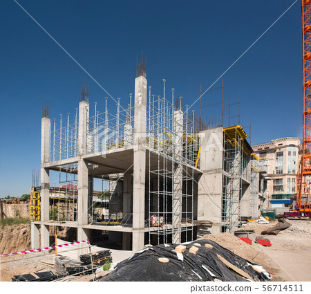 construction crane and building 56714511