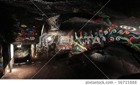 Bear attack hole inside Bear attack hole inside 56715888