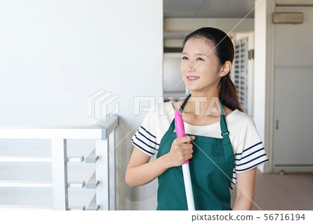 Women cleaning Women cleaning 56716194