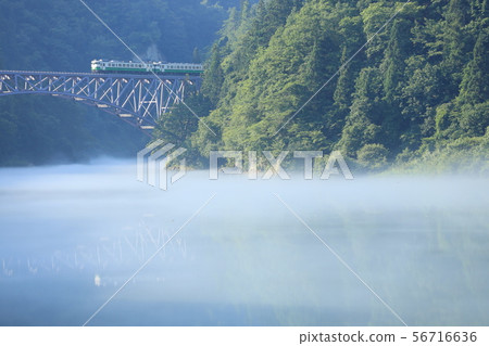 只見線第一隻見河大橋和一般列車 56716636