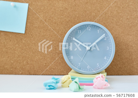 Sticky notes on cork board and alarm clock Sticky notes on cork board and alarm clock 56717608