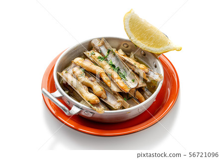 Razor clams with lemon Algarve recipe. Seafood Portugal. Razor clams with lemon Algarve recipe. Seafood Portugal. 56721096
