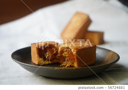 月餅 鳳梨酥 綠豆椪 月餅 鳳梨酥 綠豆椪 56724881