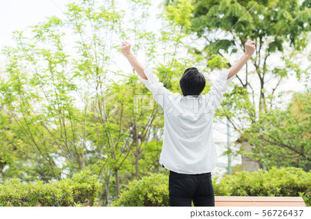 Refreshing men outdoors 56726437