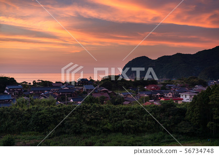 <Tottori Prefecture> Quiet villages and sunsets by the sea 56734748