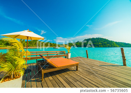 Beautiful tropical beach and sea with coconut palm tree in paradise island 56735605
