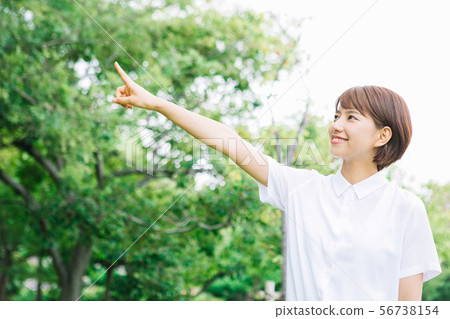 A woman who goes to a dream A woman who goes to a dream 56738154