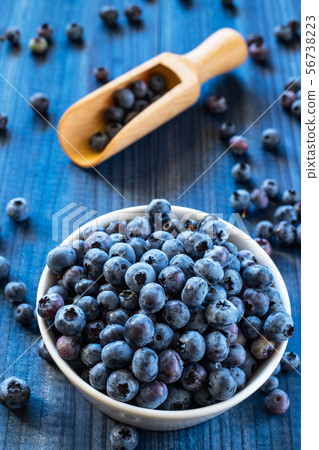 tasty blueberry fruit 56738223