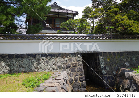 水路及其門將河水帶入武士住宅 56741415
