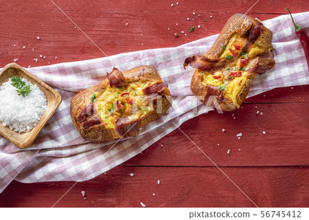 Omelette and bacon in bread buns. Breakfast table 56745412