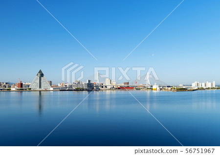 [青森縣青森市]青森灣地區清晨的風景和晴朗的天空 56751967