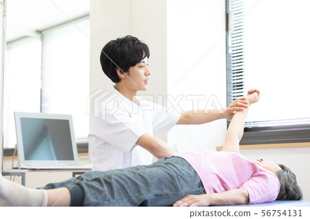 Medical rehab senior woman and doctor 56754131