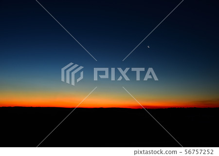 日落和月亮 56757252