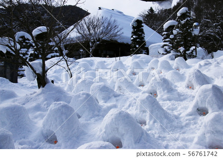 原始的雪景在日本陽光Yutishigawa Heike的村鎌倉節 56761742