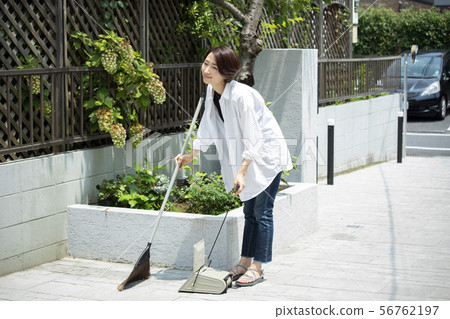 Ladies Clean the garden Clean the entrance Clean the town Ladies Clean the garden Clean the entrance Clean the town 56762197