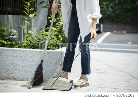 女士清潔花園清潔入口清潔城鎮 女士清潔花園清潔入口清潔城鎮 56762202
