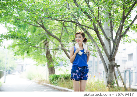 跑以綠色的少婦 跑以綠色的少婦 56769417
