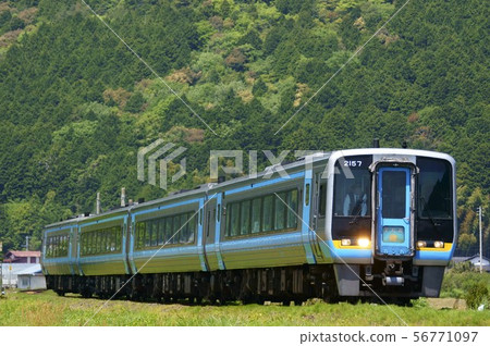 Limited express Uwakai temporarily stops at Iyoishi Castle during the Uwa Renge Festival 56771097