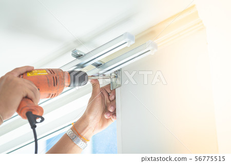 Screw the screws to install the curtains by 56775515