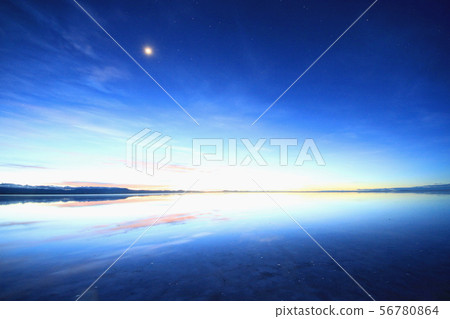 Uyuni鹽湖滿天星斗的天空 Uyuni鹽湖滿天星斗的天空 56780864