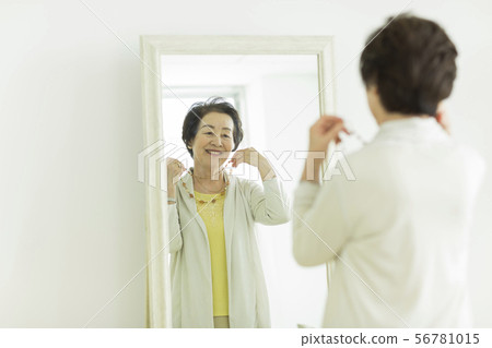 Senior women 56781015